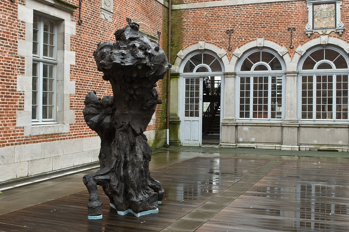 "Pseudo Quercus Giganteum", 300x150x150cm, polyester